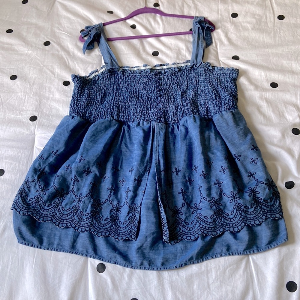 Crown & Ivy curvy 3X EUC babydoll tank top in blue w/navy embroidery detail